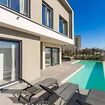 Sunrise Bay Krnica