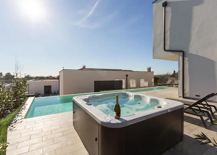 Sunrise Bay Villa *