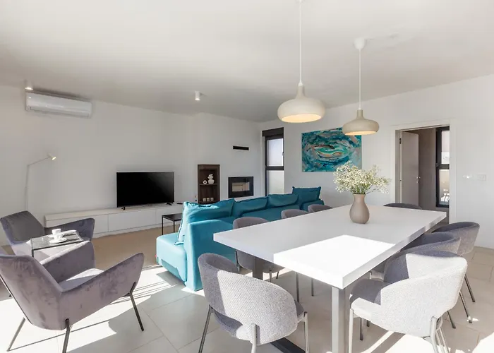 Sunrise Bay Villa *