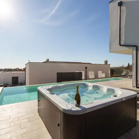Sunrise Bay Villa *