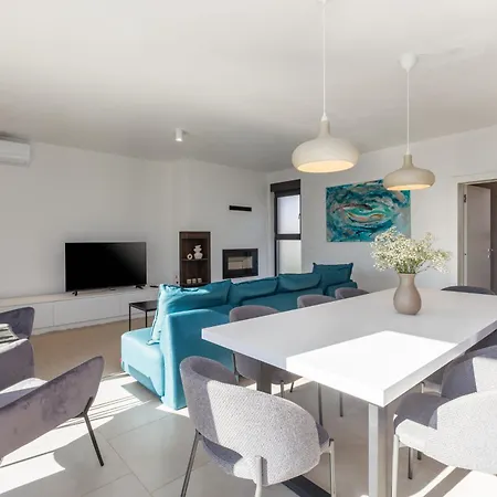 Sunrise Bay Villa *